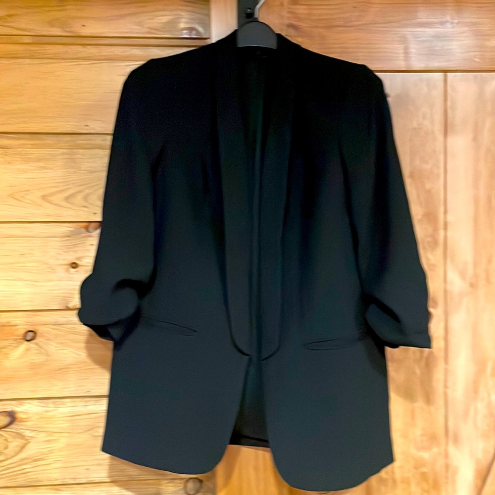 Express woman’s jacket with 2 Loft mini skirts